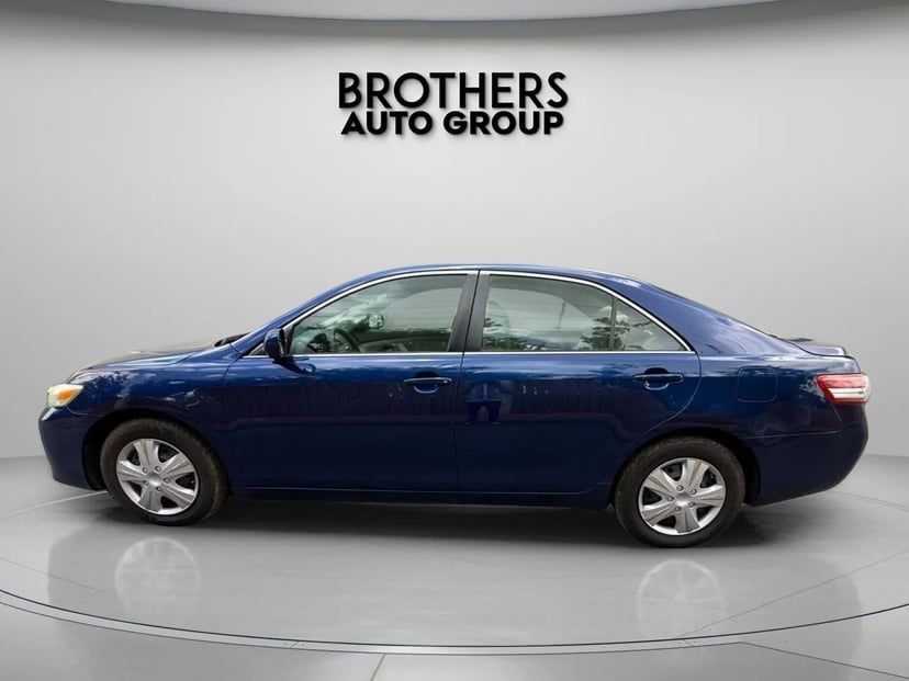 2011 Toyota Camry - Image 2