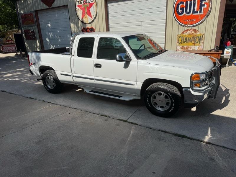 2001 GMC Sierra - Image 2
