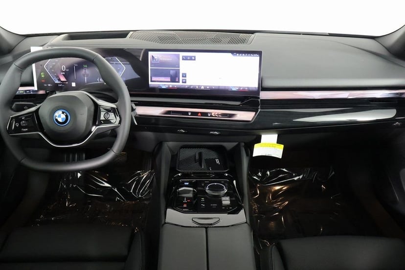 2026 BMW i5 - Image 3