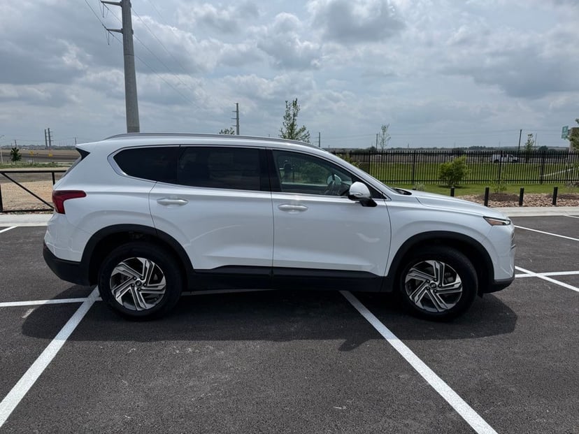 2023 Hyundai Santa Fe - Image 2