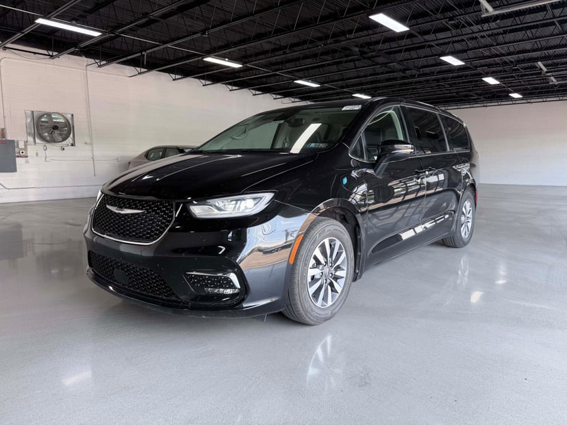 2024 Chrysler Pacifica - Image 1