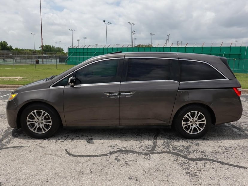 2011 Honda Odyssey - Image 2