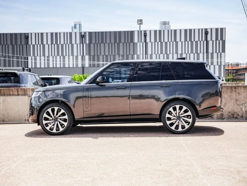 2025 Land Rover Range Rover - Image 2