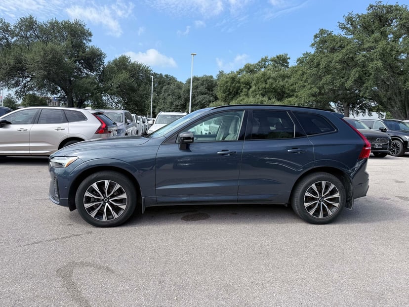 2023 Volvo XC60 - Image 2