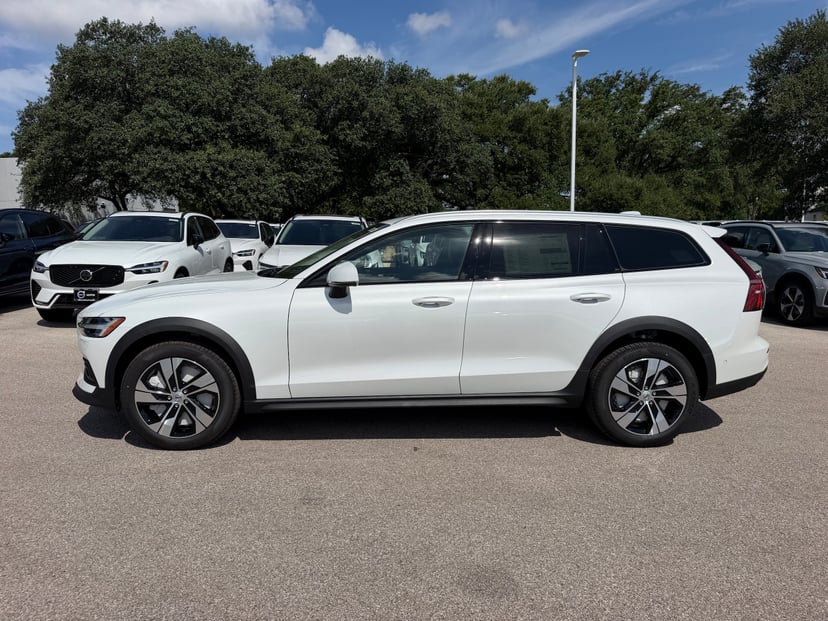 2026 Volvo V60 Cross Country - Image 1
