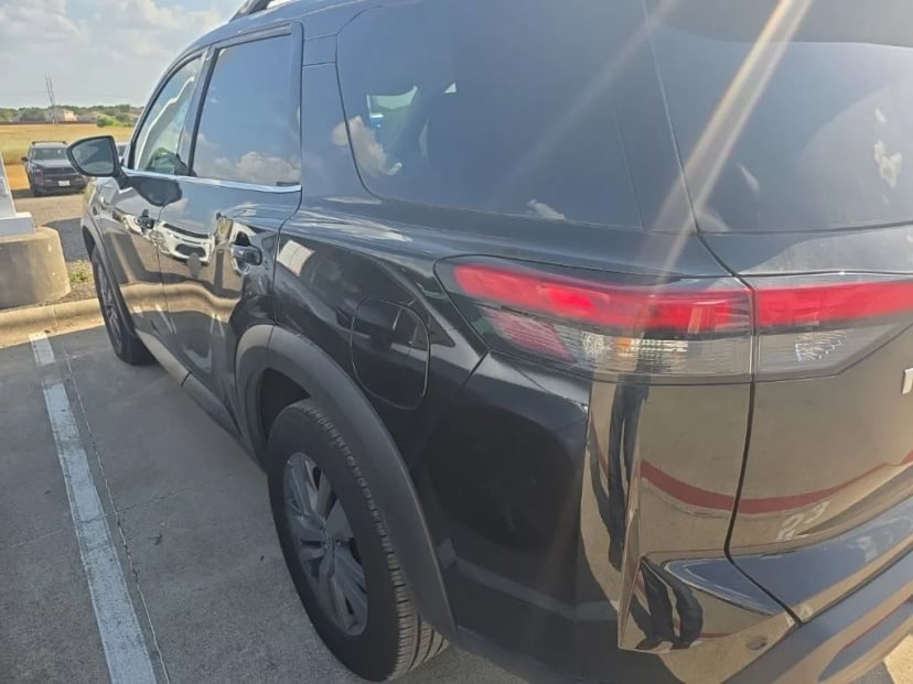 2024 Nissan Pathfinder - Image 2