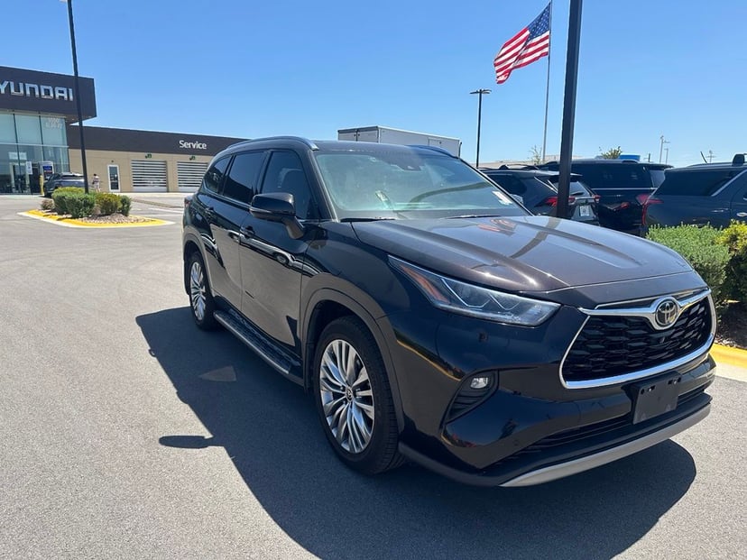 2022 Toyota Highlander - Image 1