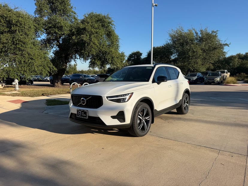 2026 Volvo XC40 - Image 1