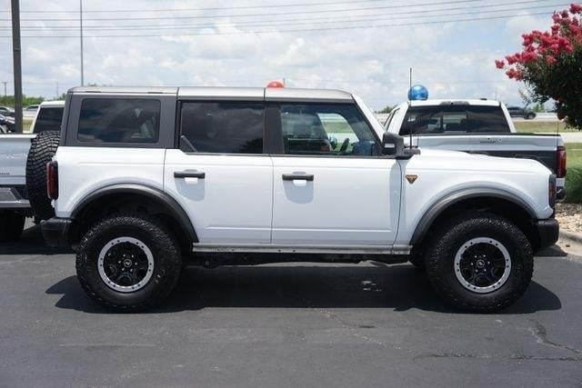 2023 Ford Bronco - Image 2