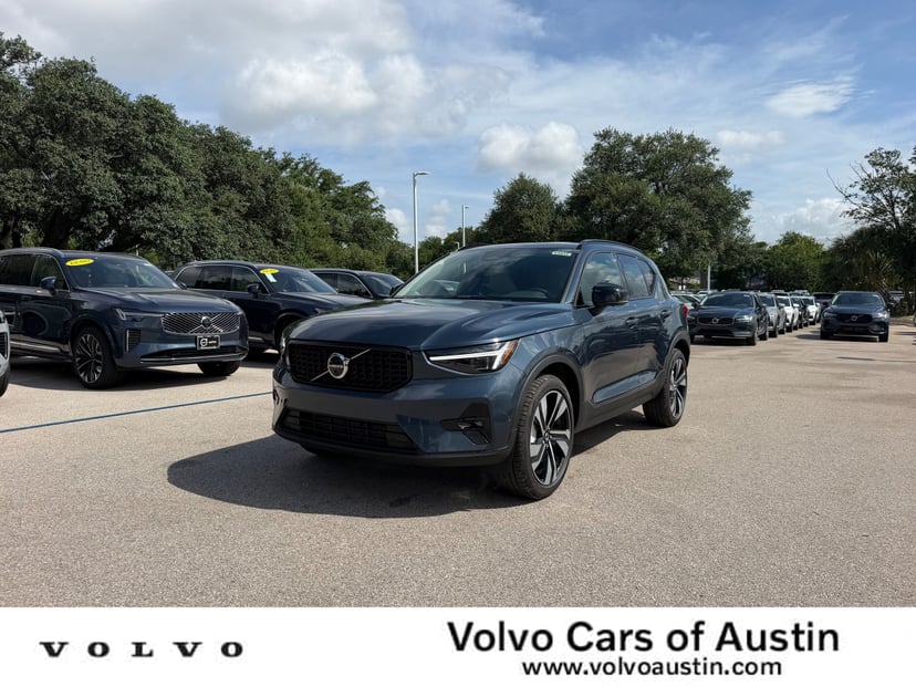 2026 Volvo XC40 - Image 1