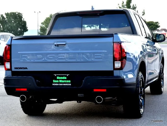 2026 Honda Ridgeline Black Edition 4D Crew Cab Gray Pearl - Image 3