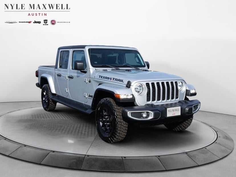 2023 Dodge Gladiator - Image 2