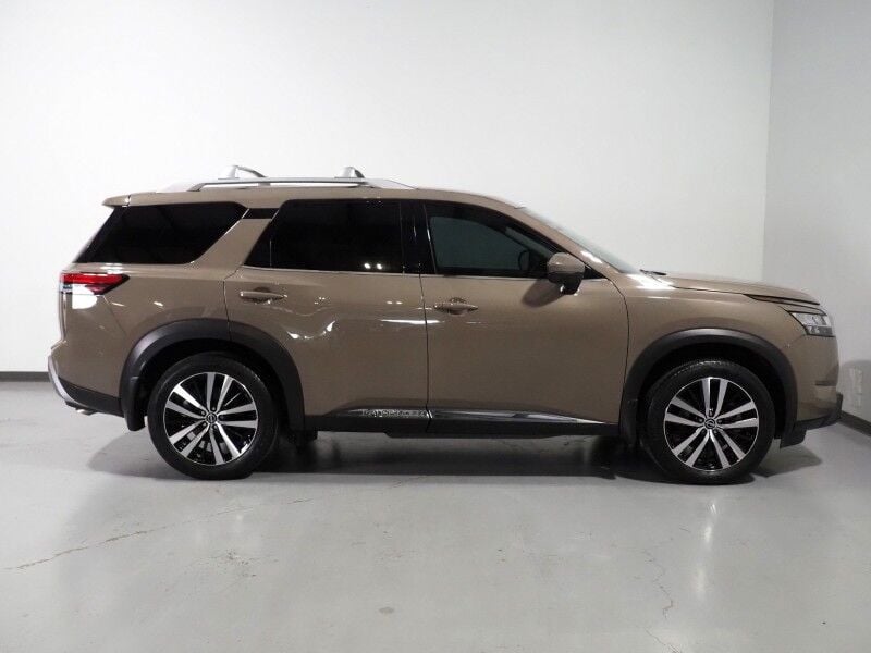 2024 Nissan Pathfinder Platinum - Image 2