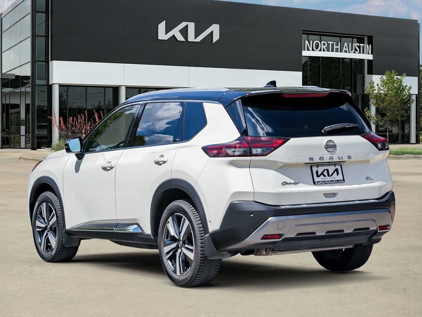 2023 Nissan Rogue - Image 2
