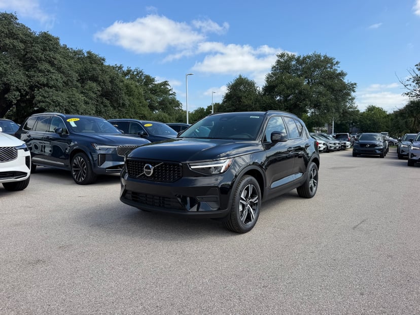 2026 Volvo XC40 - Image 1