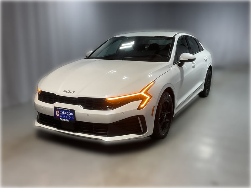 2025 Kia K5 - Image 2