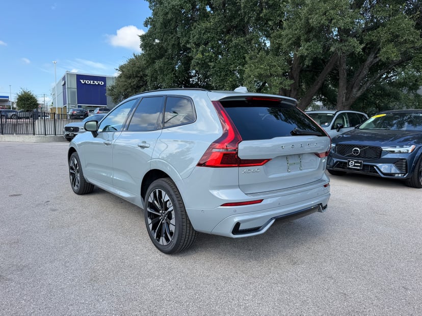 2026 Volvo XC60 - Image 2