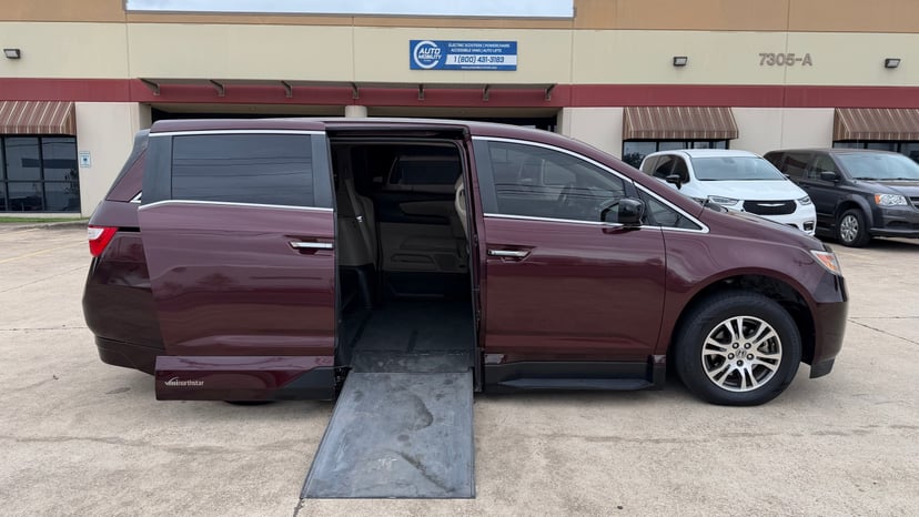 2012 Honda Odyssey - Image 1