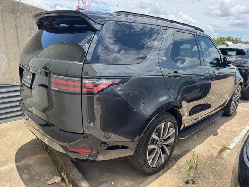 2025 Land Rover Discovery - Image 2