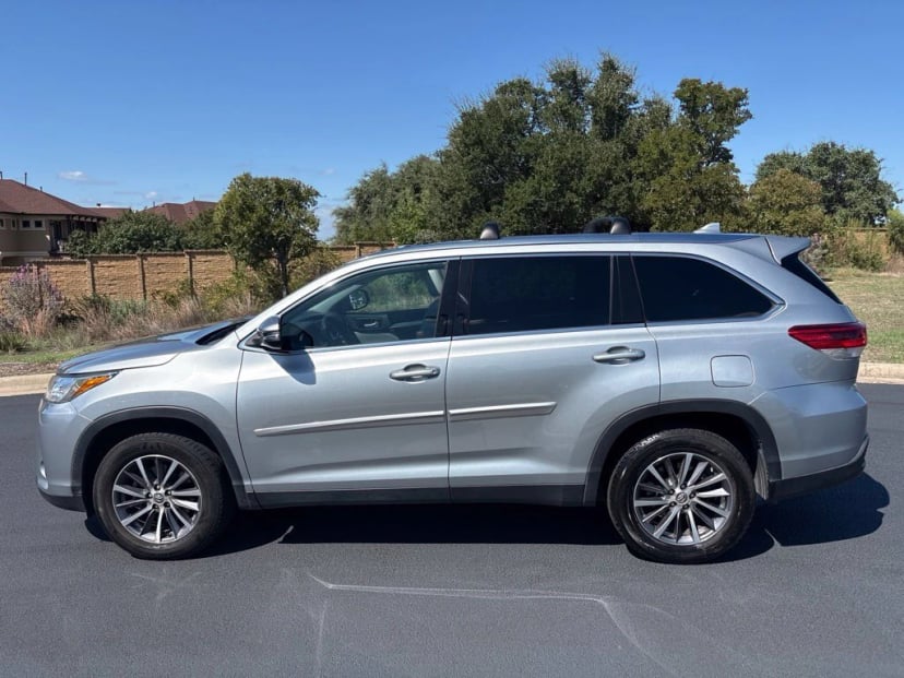 2019 Toyota Highlander - Image 1