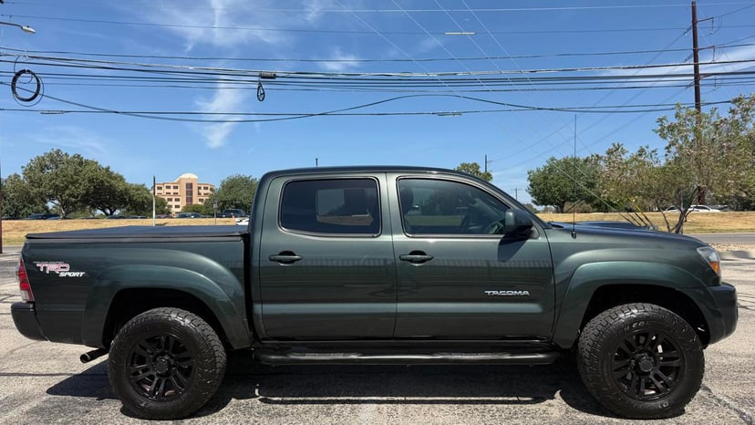 2010 Toyota Tacoma - Image 2