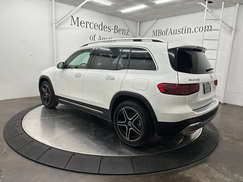 2026 Mercedes-Benz GLB - Image 3