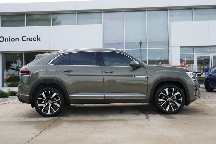 2026 Volkswagen Atlas Cross Sport - Image 2