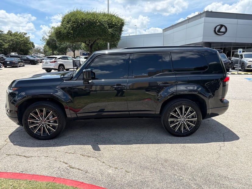 2026 Lexus GX - Image 2
