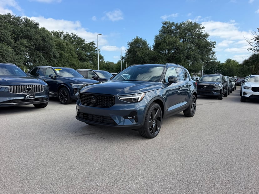 2026 Volvo XC40 - Image 1