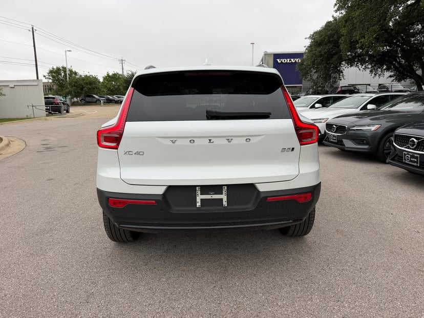 2026 Volvo XC40 - Image 3