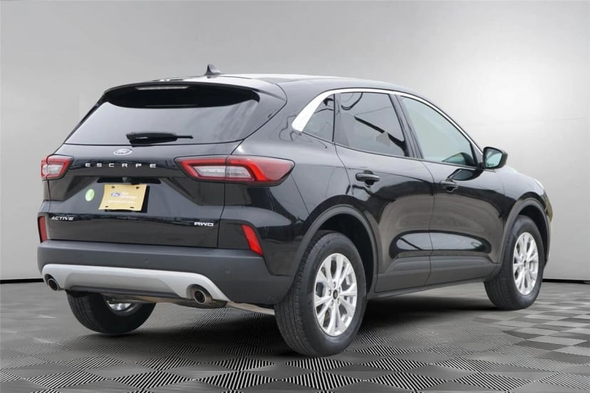 2023 Ford Escape - Image 2