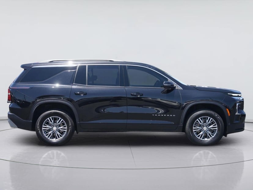 2025 Chevrolet Traverse - Image 2