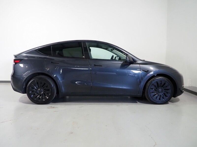 2025 Tesla Model Y - Image 2