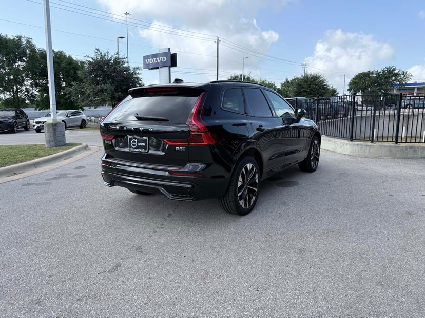 2026 Volvo XC60 - Image 3