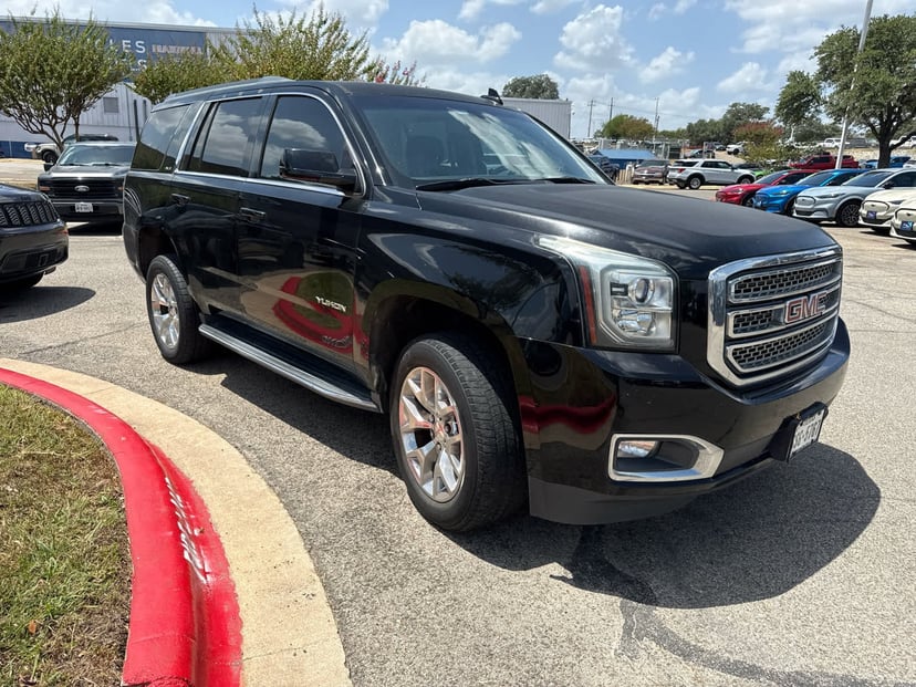 2016 GMC Yukon - Image 2