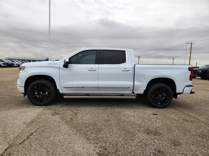2026 Chevrolet Silverado - Image 2