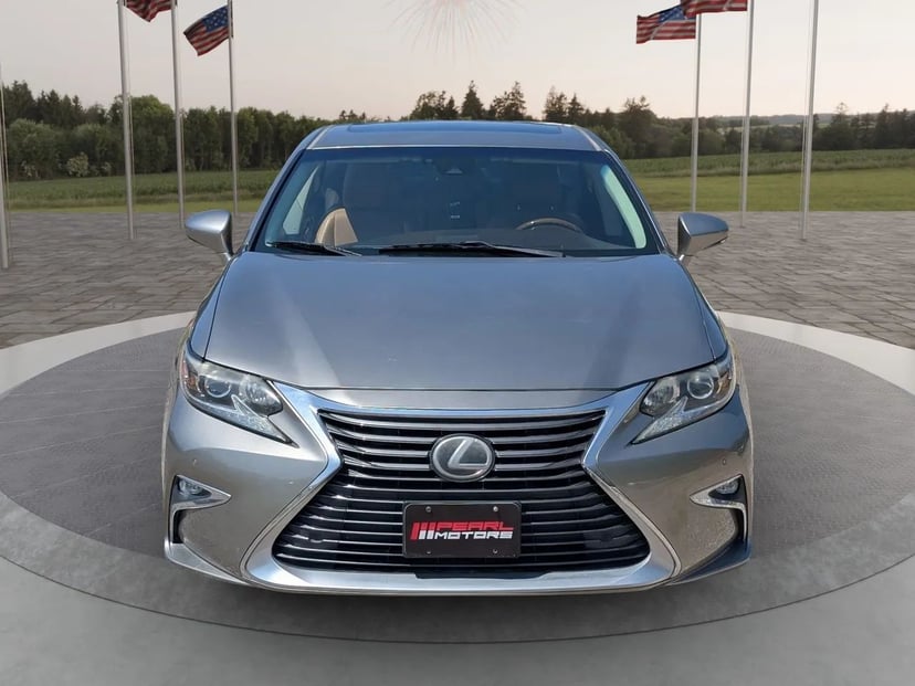 2016 Lexus ES - Image 1