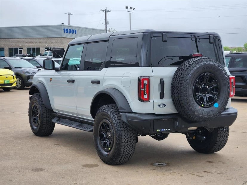 2026 Ford Bronco - Image 2