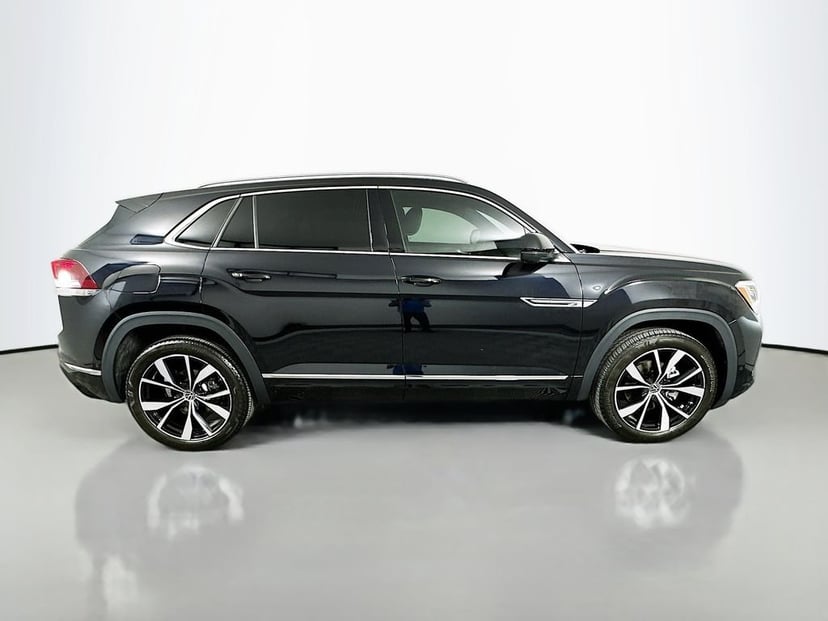 2024 Volkswagen Atlas Cross Sport - Image 3