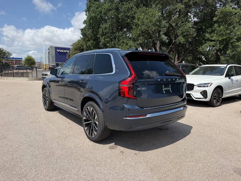 2026 Volvo XC90 - Image 2
