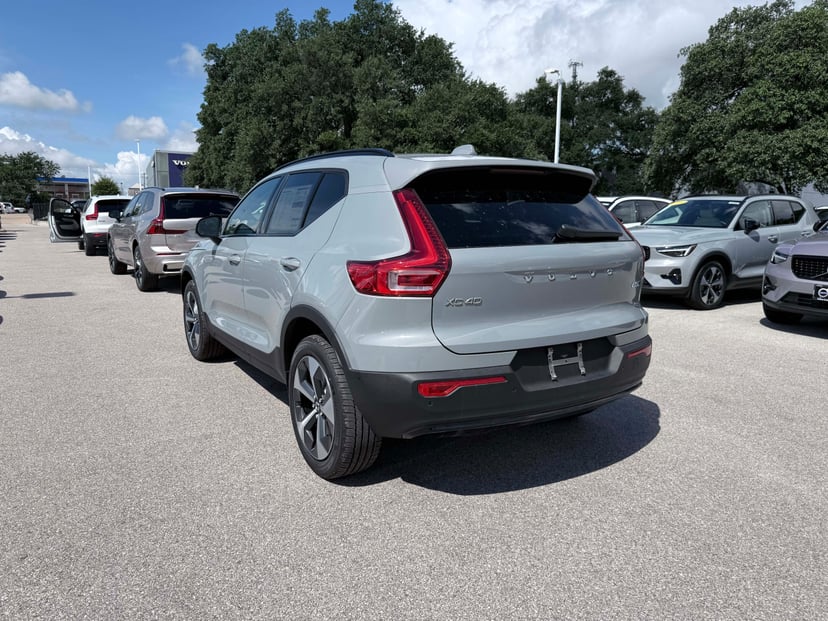 2026 Volvo XC40 - Image 2