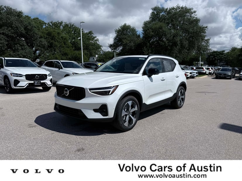 2026 Volvo XC40 - Image 2