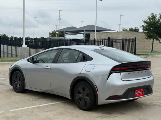 2024 Toyota Prius - Image 2
