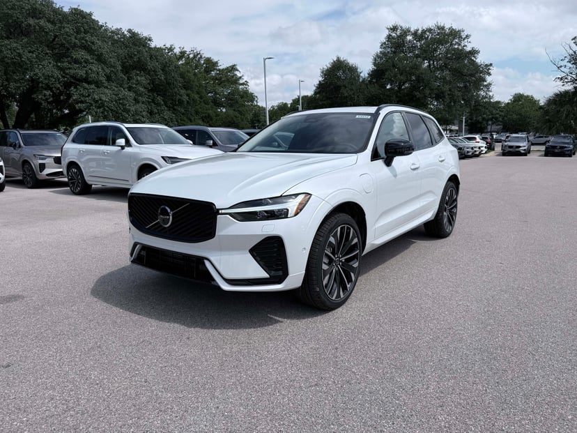 2026 Volvo XC60 - Image 2