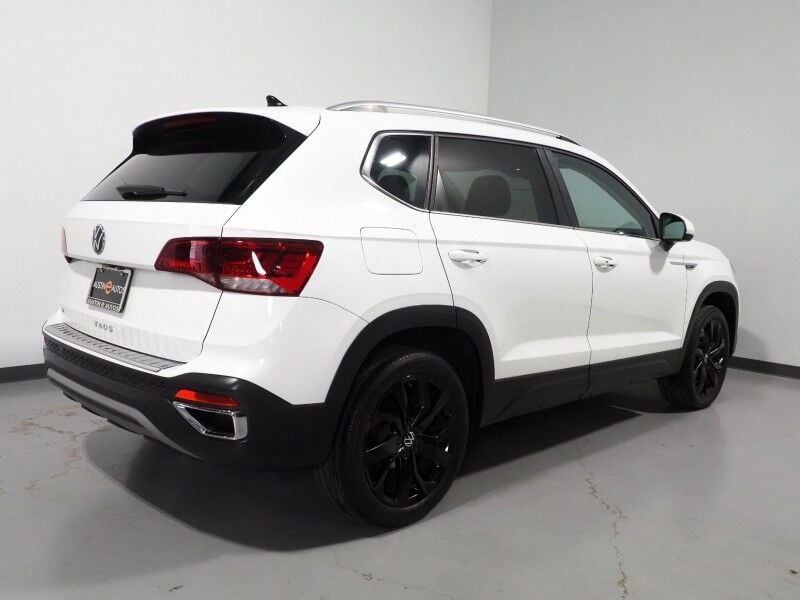 2024 Volkswagen Taos SE - Image 3