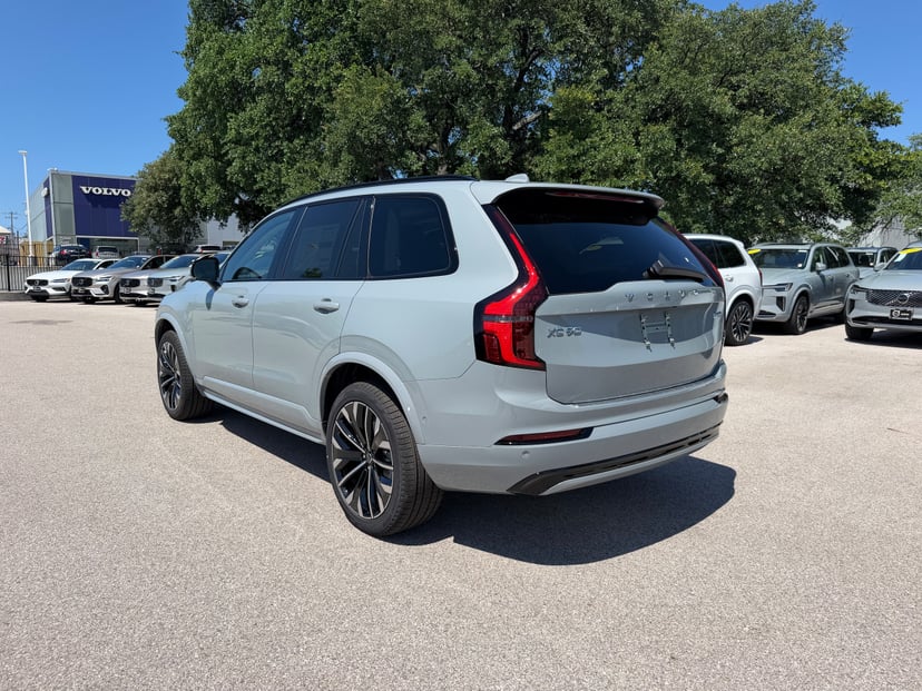 2026 Volvo XC90 - Image 2