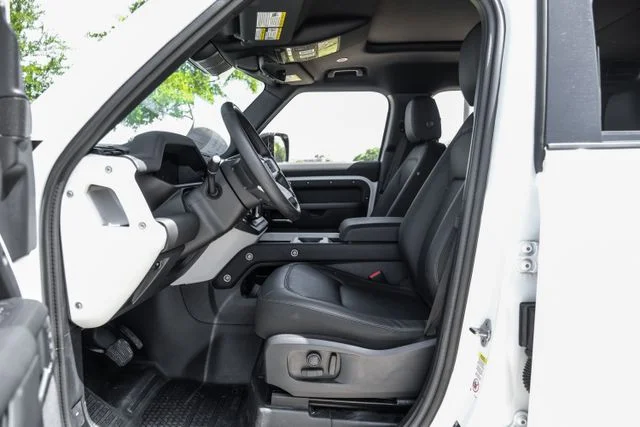 2025 Land Rover Defender - Image 2