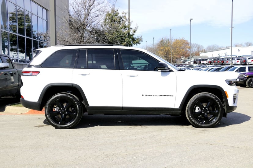 2025 Jeep Grand Cherokee - Image 1