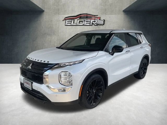 2023 Mitsubishi Outlander - Image 1