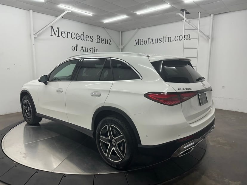 2027 Mercedes-Benz GLC - Image 2